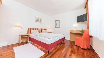 Double Room | Desk, soundproofing, free cots/infant beds, free WiFi