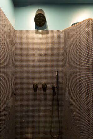 Double Room, Terrace, Sea View (2nd Floor) | Bathroom shower - La Reine Jane (Hyères)