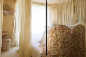 Double Room Pine Wood Side, 1st Floor | Premium bedding, individually decorated, individually furnished, desk - La Reine Jane (Hyères)