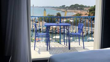 Tweepersoonskamer, terras, uitzicht op zee (2nd Floor) | Kameruitzicht