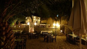 Restaurant - Oasis Hotel (Kalymnos)