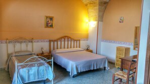 Desk, free WiFi, bed sheets - Villa Papaleo (Bagnolo del Salento)