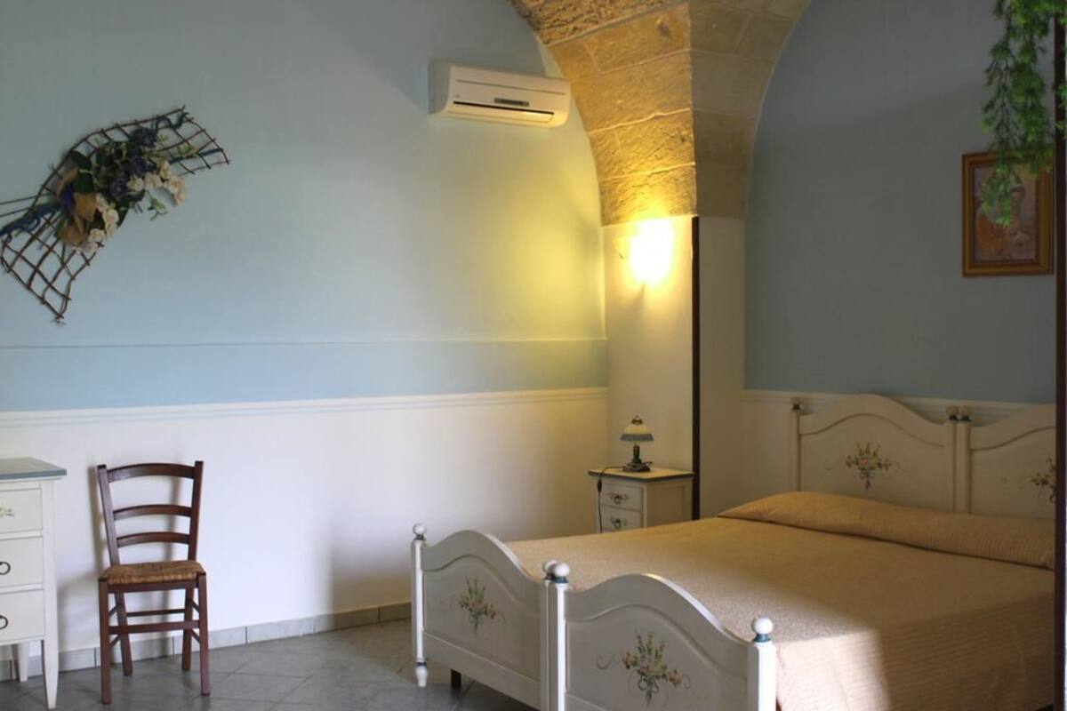 Habitación con 1 cama doble o 2 individuales | Escritorio, wifi gratis, ropa de cama