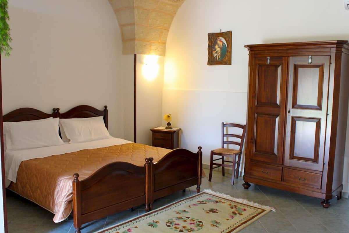 Habitación triple | Escritorio, wifi gratis, ropa de cama