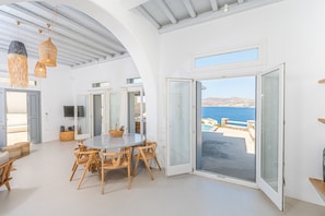 Luxury Villa, 4 Bedrooms, Private Pool, Sea Facing (2) | In-room dining