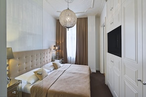Deluxe Apartment, 1 Bedroom | 1 bedroom, soundproofing, iron/ironing board, free cribs/infant beds