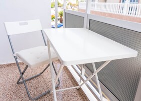 Habitación individual, baño compartido (with Balcony) | Balcón