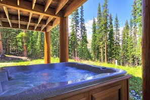 House, 3 Bedrooms | Outdoor spa tub