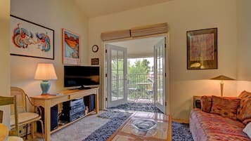 Condo, 2 Bedrooms | Interior