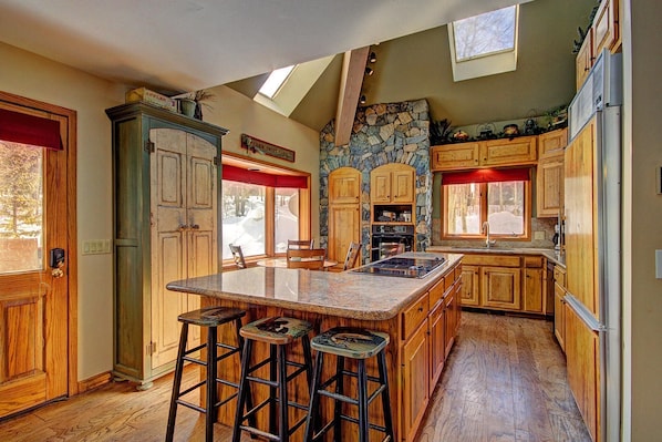 House, Multiple Bedrooms | Private kitchen | Full-sized fridge, microwave, oven, stovetop