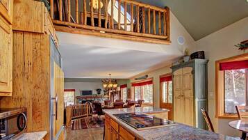 House, Multiple Bedrooms | Private kitchen | Full-size fridge, microwave, oven, stovetop