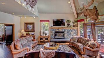 House, Multiple Bedrooms | Living area | Flat-screen TV, DVD player