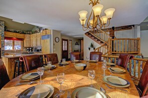 Casa, varias habitaciones | Restaurantes