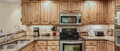 Condo, 2 Bedrooms | Private kitchen