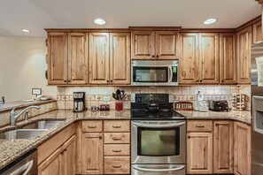 Condo, 2 Bedrooms | Private kitchen