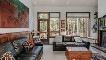 Kondominium, 2 kamar tidur | Area keluarga | Perapian dan pemutar DVD