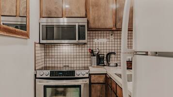 Condo, 2 Bedrooms | Private kitchen | Fridge, microwave, oven, coffee/tea maker