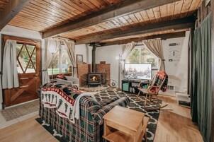 Cabin, 2 Bedrooms | 2 bedrooms, free WiFi