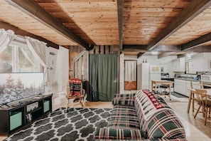 Interior - 63mbr - Hot Tub - Bbq - Pets Ok - Wifi - Sleeps 6 2 Bedroom Home by RedAwning (Deming)