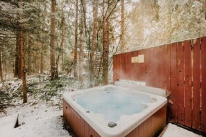 Cabane, 2 chambres | Bain à remous extérieur