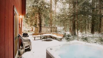 Cabin, 2 Bedrooms | Outdoor spa tub