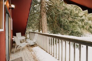 Cabin, 2 Bedrooms | Property grounds - 63mbr - Hot Tub - Bbq - Pets Ok - Wifi - Sleeps 6 2 Bedroom Home by RedAwning (Deming)