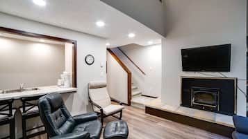 Condo, 2 Bedrooms | Interior