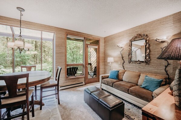 Condo, 2 Bedrooms | Living area