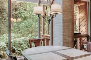 Condo, 2 Bedrooms | Dining - 84sw - Sauna - Soaker Tub -  Fireplace - Sleeps 6 2 Bedroom Home by RedAwning (Deming)