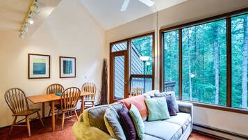 Condo, 2 Bedrooms | 2 bedrooms