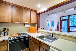 Condo, 2 Bedrooms | Private kitchen