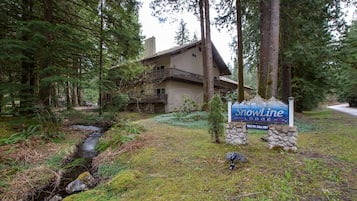 Condo, 1 Bedroom | Property grounds