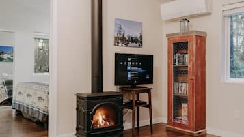 Cabin, 1 Bedroom | Living area | TV