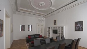ラグジュアリー アパートメント 2 ベッドルーム キッチン (including 70 € cleaning fee) | 客室内のダイニングエリア