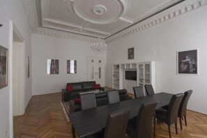 Luxury Apartment, 2 Bedrooms, Kitchen (including 70 € cleaning fee) | In-room dining - Heart of Vienna Luxury Residence (Vienna)