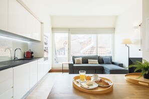 Appartement, balcon, vue ville | Coin séjour