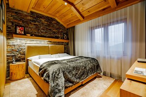 Superior Double Room | Minibar, in-room safe, desk, blackout drapes - Grandhotel Tatra (Velké Karlovice)
