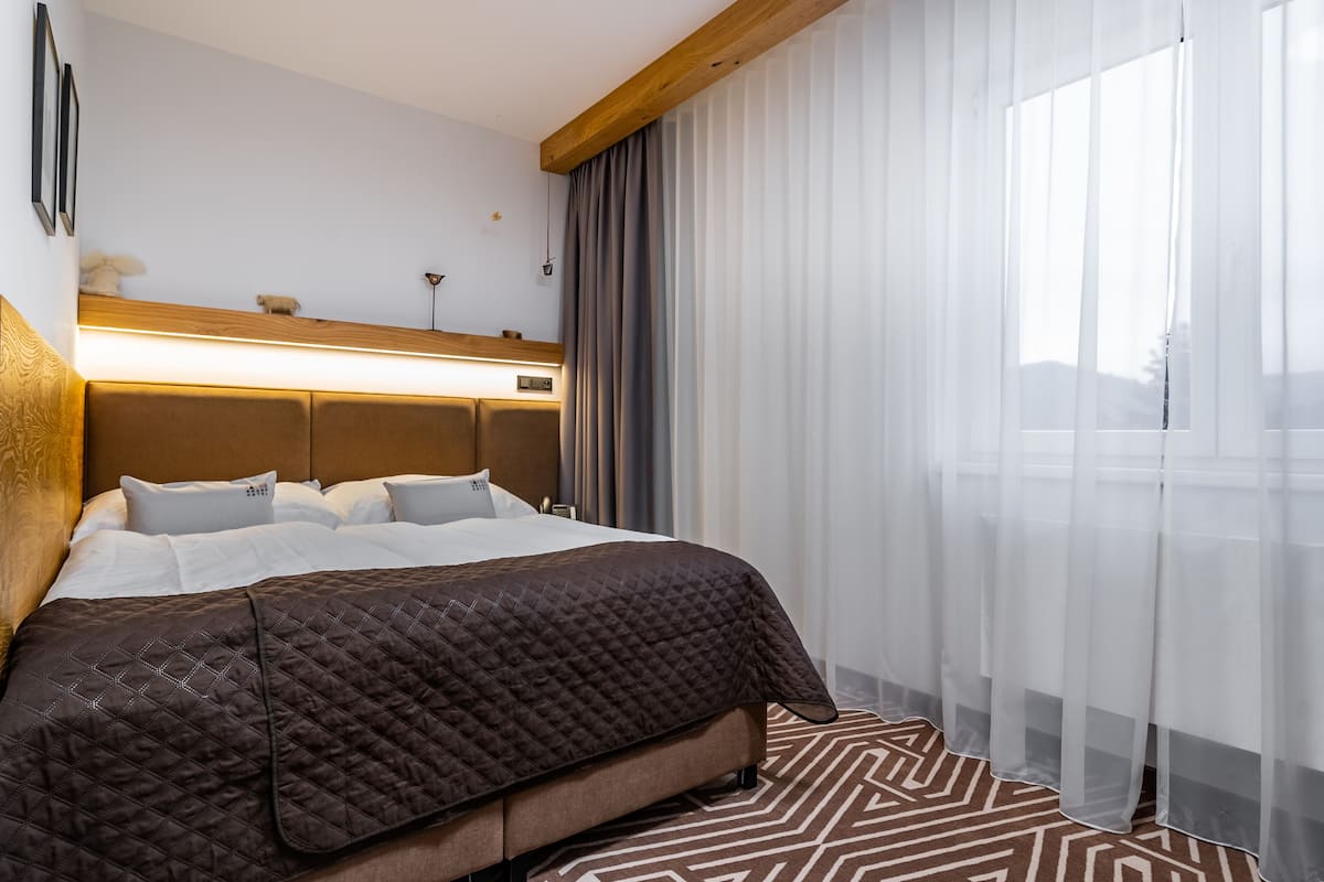 Standard Double or Twin Room, Annex Building | Minibar, in-room safe, desk, blackout drapes