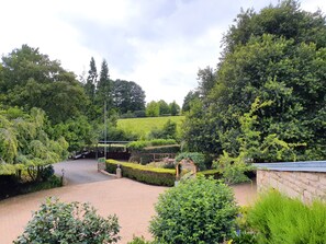 B&B Room Normal | Garden view - The FarSide Farm (Nottingham Road)