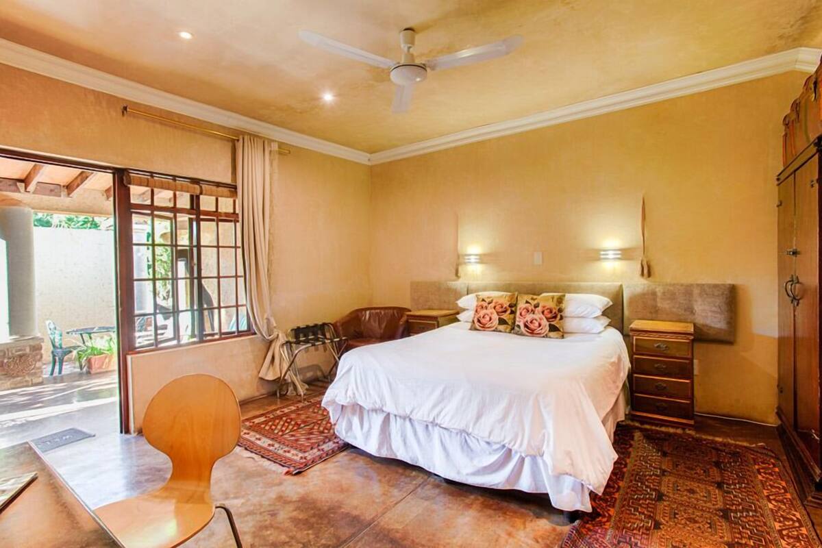 Egyptian cotton sheets, premium bedding, in-room safe
