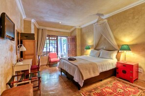 Egyptian cotton sheets, premium bedding, in-room safe