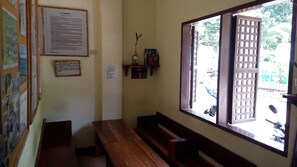 Lobby sitting area - Our Melting Pot Hostel - El Nido (El Nido)