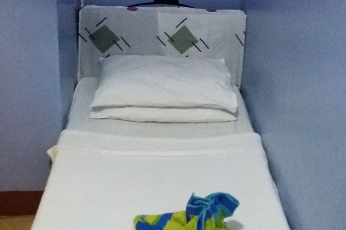 Single Room (Air-conditioned)