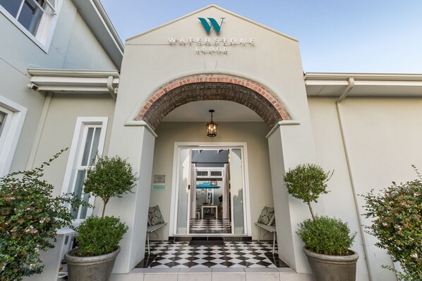 Property entrance - Waterstone Lodge (Cape Town)