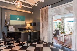 Lobby - Waterstone Lodge (Cape Town)