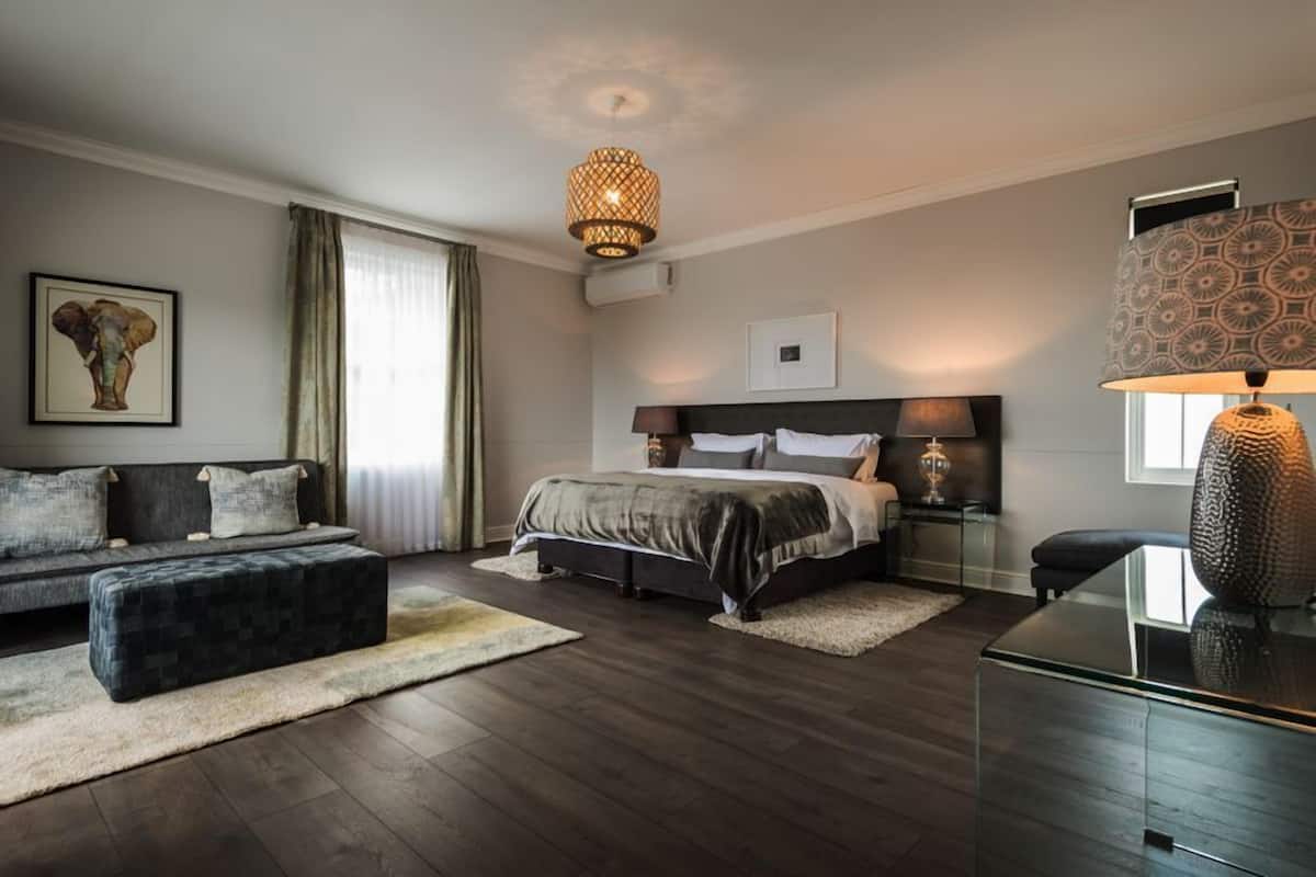 False Bay Suite | Living area | 40-inch flat-screen TV with satellite channels, TV
