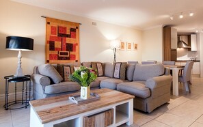 Comfort-Apartment, 2 Schlafzimmer | Wohnzimmer