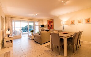 Comfort-Apartment, 2 Schlafzimmer | Wohnbereich