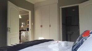 Comfort-huoneisto | 1 makuuhuone, työpöytä, ilmainen Wi-Fi, vuodevaatteet