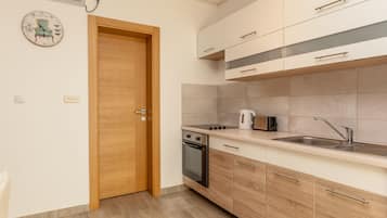 Deluxe Apartment, 2 Bedrooms, Balcony, Sea View | Private kitchen | Full-sized fridge, oven, stovetop, electric kettle